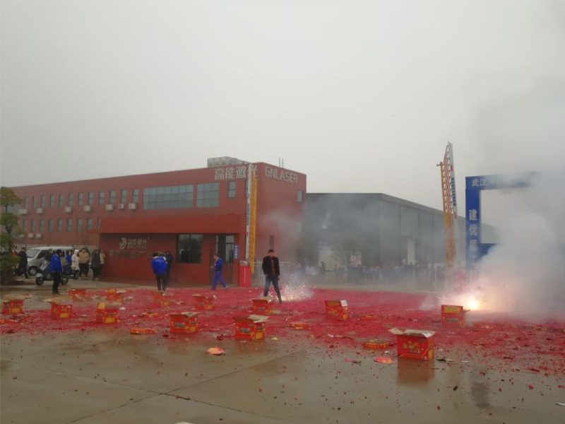 一路凱歌，讓歷史見(jiàn)證新年開(kāi)門(mén)紅