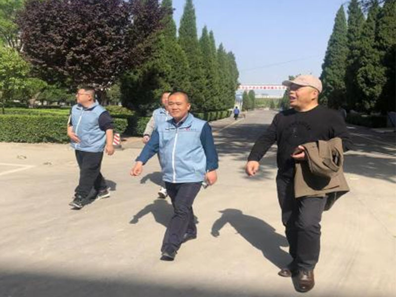 勞動(dòng)節前鼓舞士氣，慰問(wèn)關(guān)懷員工成長(cháng)