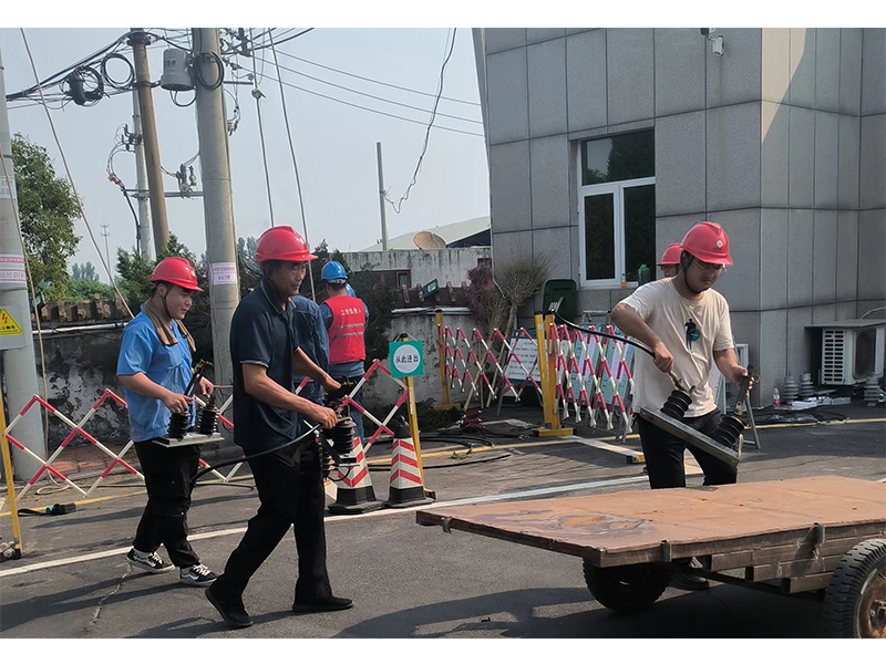 致敬：冒著(zhù)高溫高濕天氣， 加班加點(diǎn)仍堅持崗位工作的員工