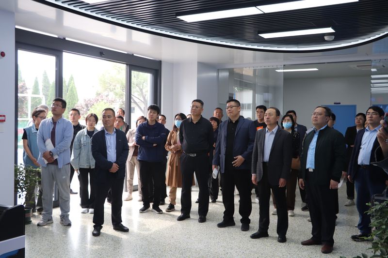 乘風(fēng)破浪正當時(shí)，揮楫擊流為明天